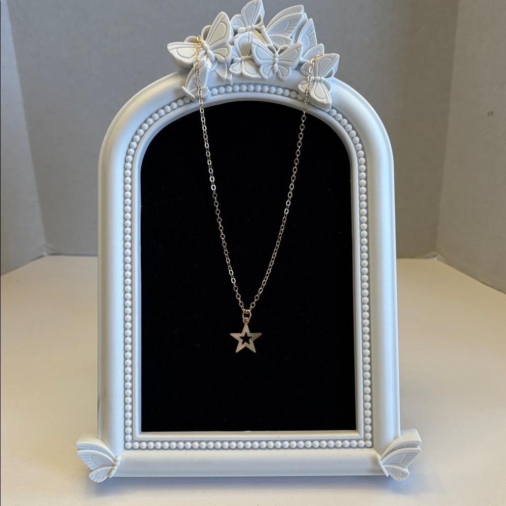 💕5/25💕Gold Star Pendant Necklace